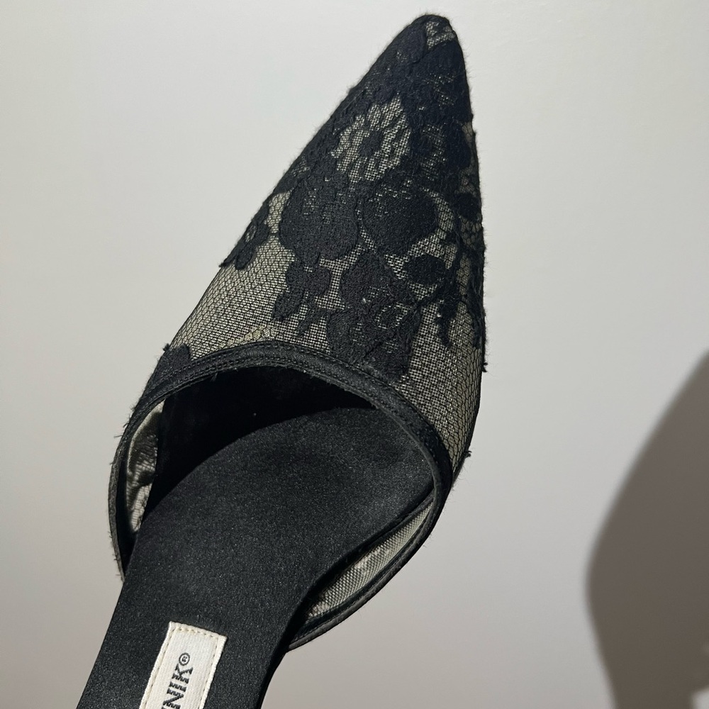 Vintage Manolo Blahnik Black Lace Kitten Heels - Picture 12 of 12